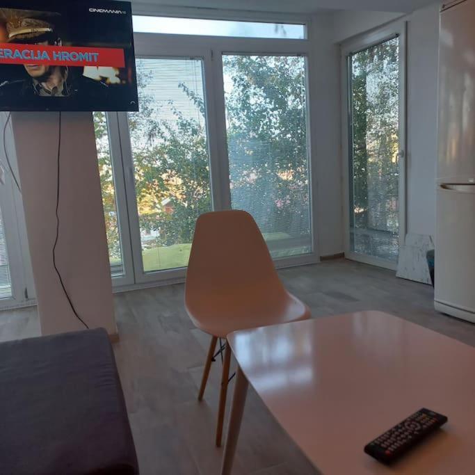 Lovely 1- Bedroom Condo Close To Downtown Skopje Exterior foto