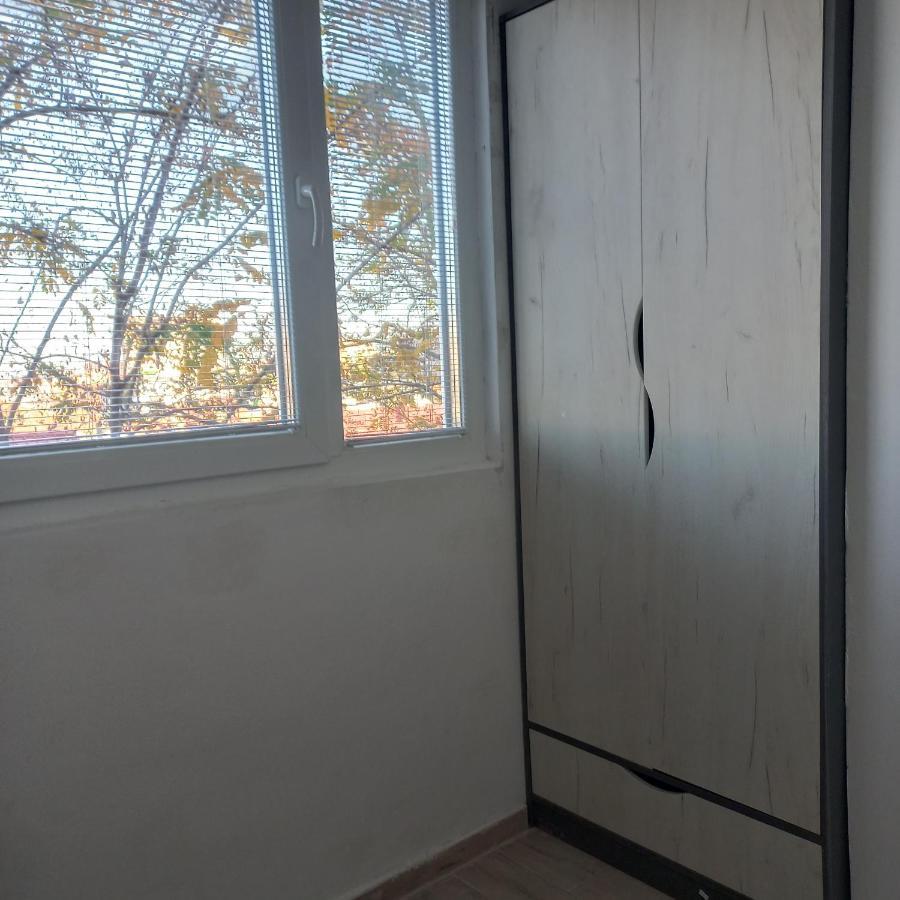 Lovely 1- Bedroom Condo Close To Downtown Skopje Exterior foto